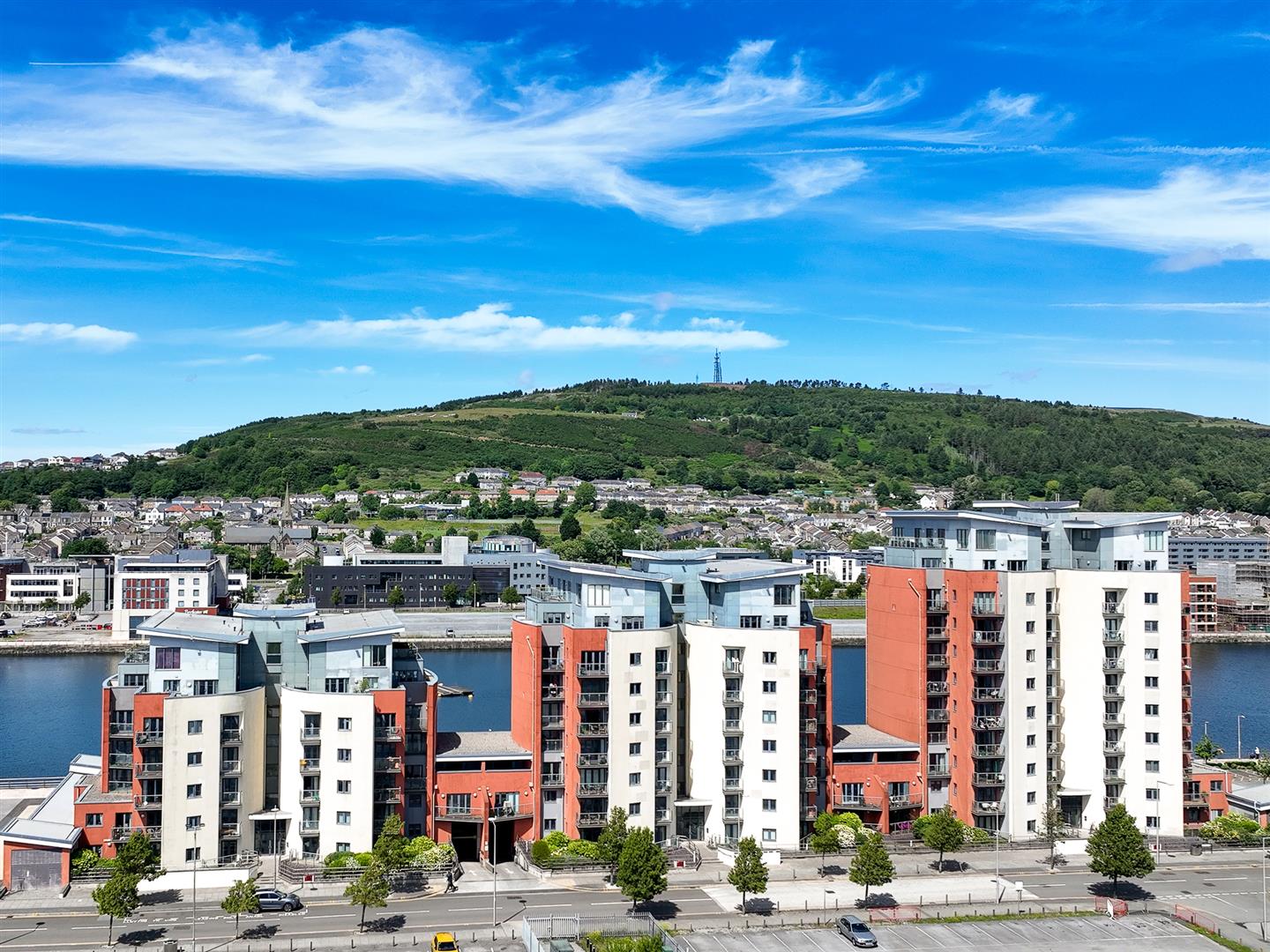 Apartment 98, South Quay Image